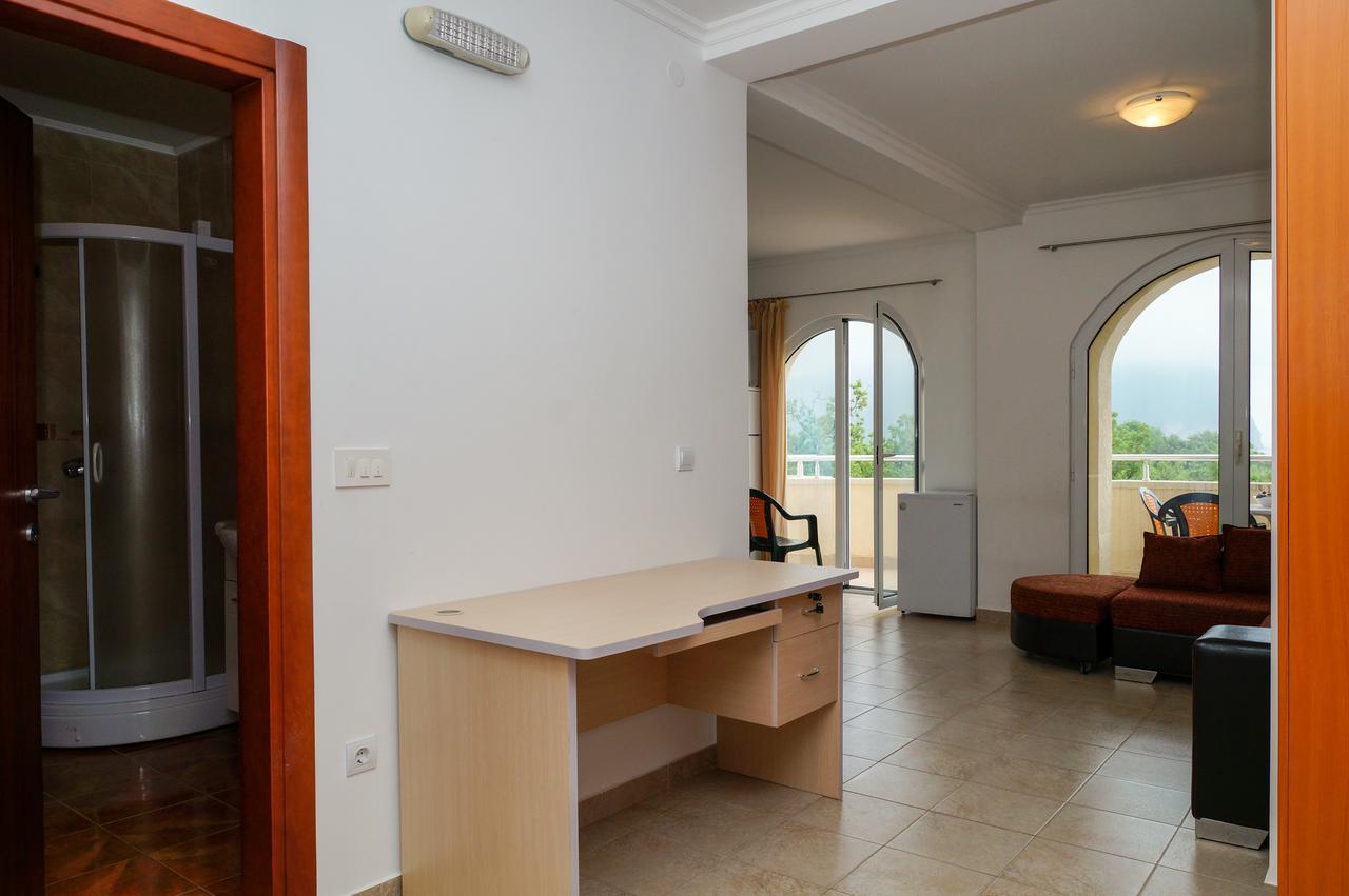 Apart Hotel Forte Roses Montenegro Ko Buljarica Petrovac Dış mekan fotoğraf